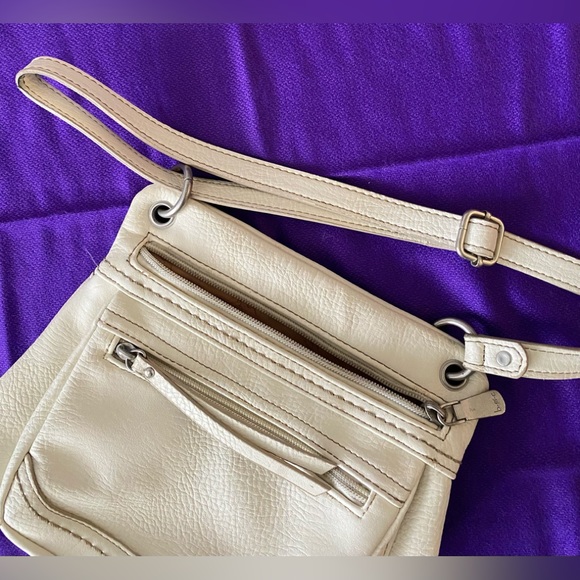 B.O.C. Born Concepts oyster white leather shoulder/cross body purse - Picture 4 of 8